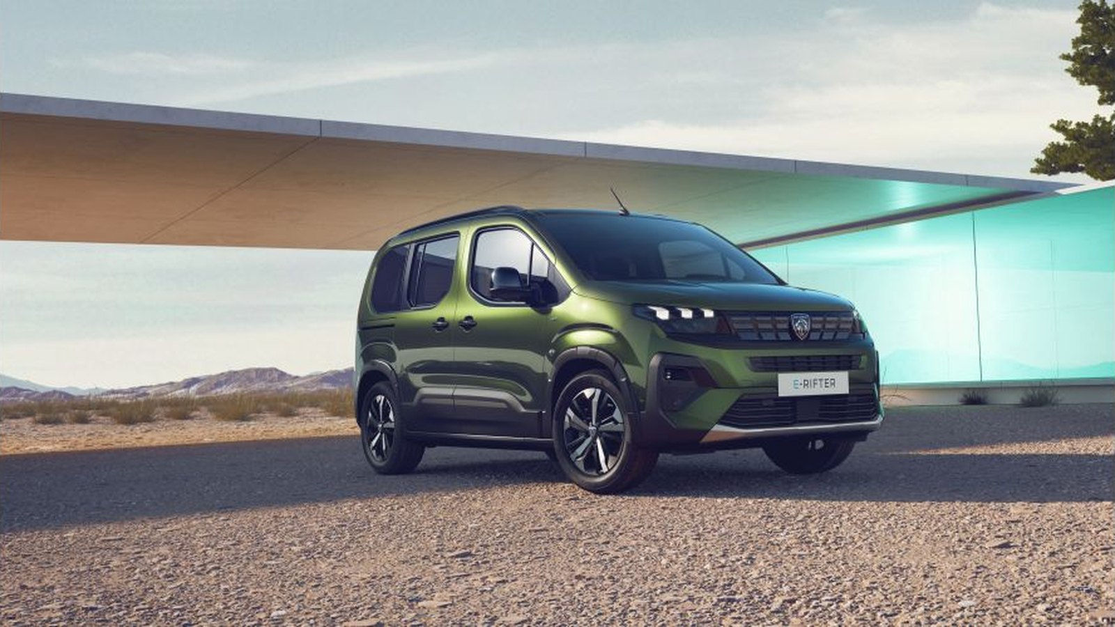 Peugeot Rifter and Citroën Berlingo vans positioned together on a test track